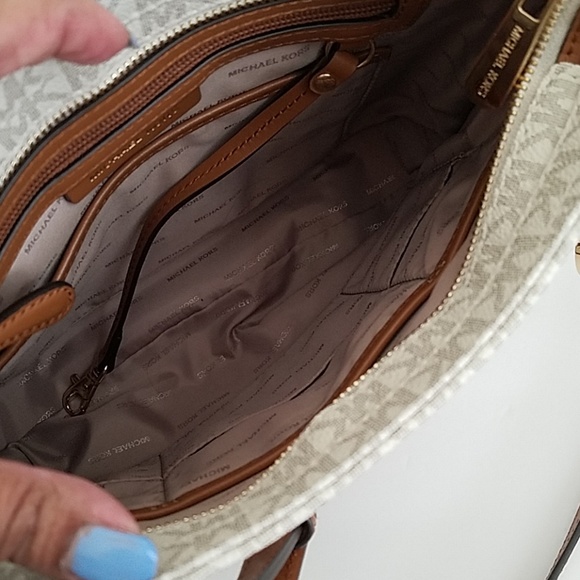 🚫TOO LATE🚫🤗 Michael Kors Large Bag EUC - Picture 4 of 8